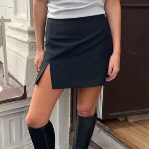 Djerf Avenue Women’s Medium Mini Skirt Must Have Black Short Slit Basic Lined